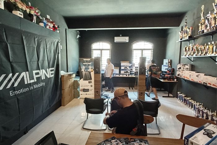 Suasana gerai audio Tones Garage saat menggelar acara bertajuk ALPINE Day