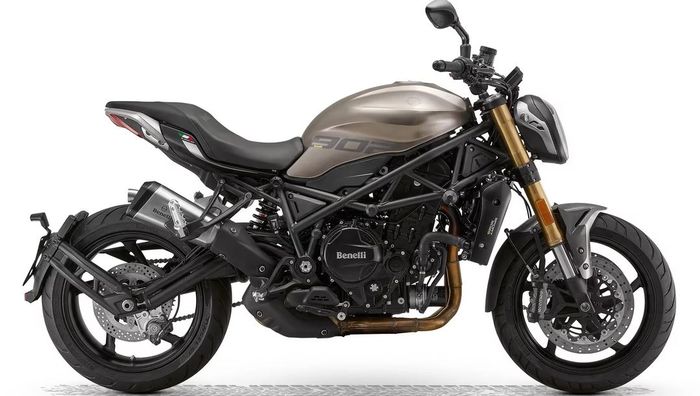 tampak samping Benelli 902S