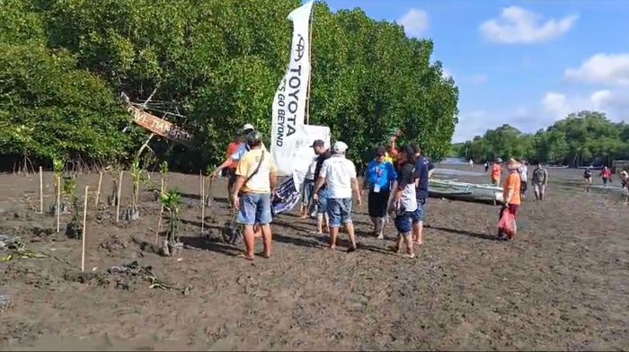 Member TeRuCI tanam 1.000 bibit mangrove sejalan dengan semangat It's Time For Everyone