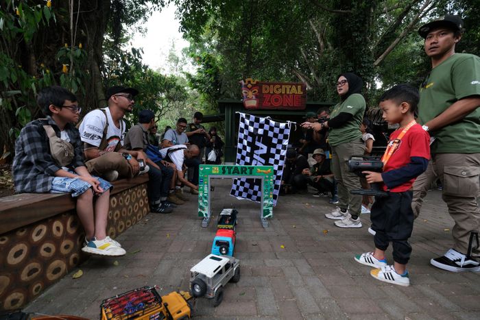 Bandung Zoo Overland Mini RC 2024 diramaikan oleh peserta dewasa hingga anak-anak