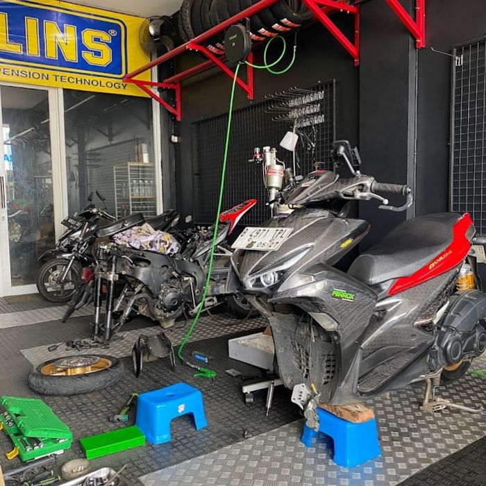Bengkel Br&uuml;der Motogarage menerima segala jenis motor