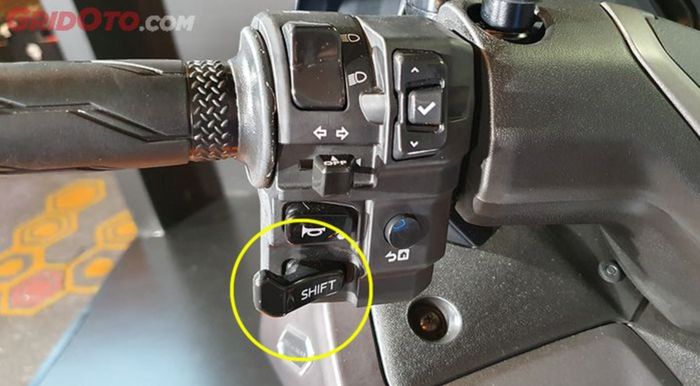 Tombol Y-Shift di Yamaha NMAX 