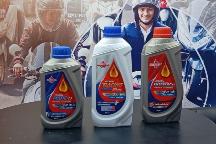 Dari kiri ke kanan: Federal Matic 10W-30 0.65L, Federal Racing Matic 10W-30 0.8L, dan Federal Ultratec XX 10W-30 0,8L.