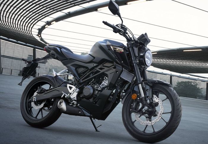 tampilan Honda CB125R warna Matte Gunpowder Black Metallic