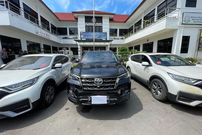 Dua Honda CR-V dan satu Toyota Fortuner GR milik Doni Salmanan ikut disita negara