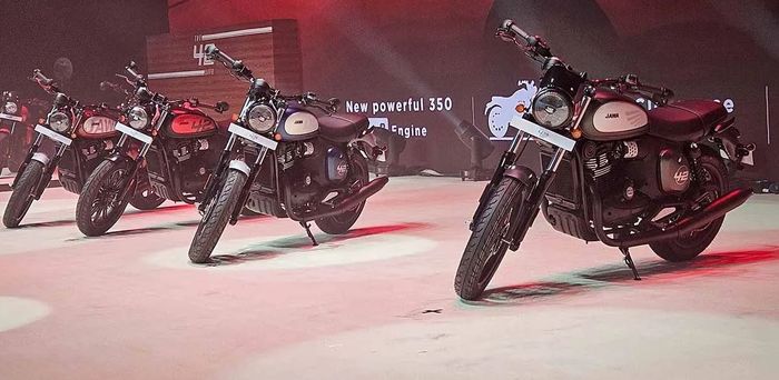 Jawa 42 FJ tersedia dalam empat varian