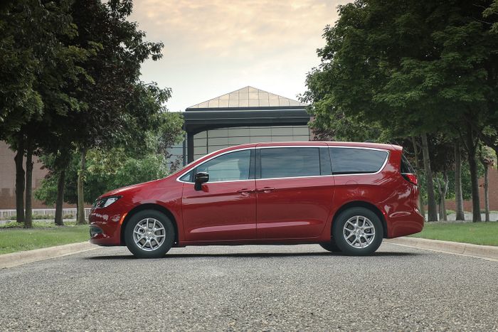 Chrysler Voyager jadi primadona fleet selama beberapa tahun sebelum kembali ke pasar mobil pribadi di 2025.
