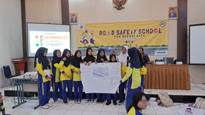 Edukasi Bridgstone ke Sekolah SMPN 2 Bekasi