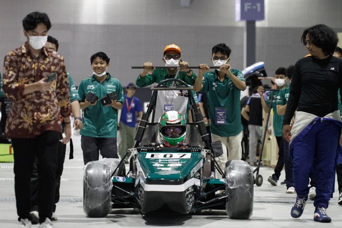 TIm Anargya ITS saat mengikuti Formula Society of Automotive Engineers (FSAE) Jepang 2024