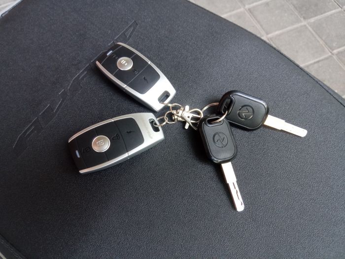 Avand SC121 dan SC122 menggunakan kunci konvensional dengan remote