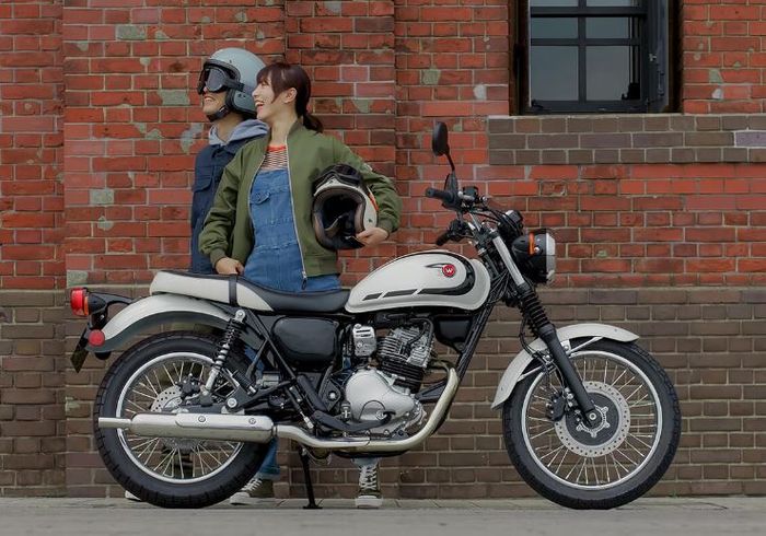 detal tampilan Kawasaki W230