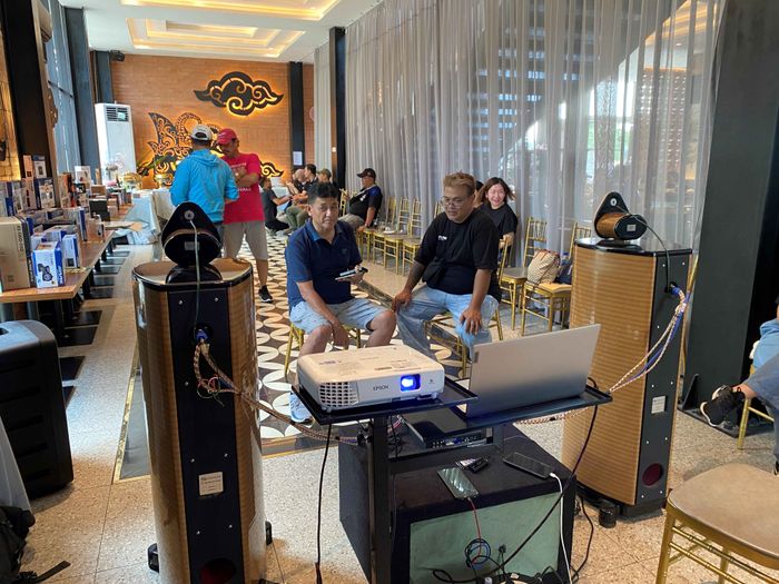 Pengunjung juga disuguhkan demo box untuk mendengar kualitas produk terbaru Alpine dan Focal