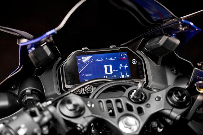 panel indikator Yamaha R3 versi 2025 baru, bisa terkoneksi ke smartphone