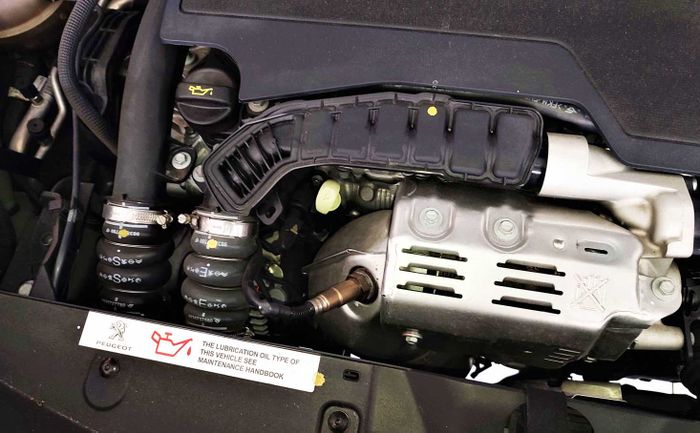 Tanda peringatan di ruang mesin