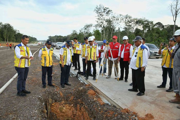 Menteri PUPR, Basuki Hadimuljono dan jajaran tinjau proyek tol Palembang-Betung