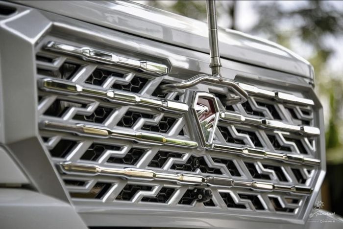 Lambang Garuda di grill Pindad MV3 Garuda Limousine