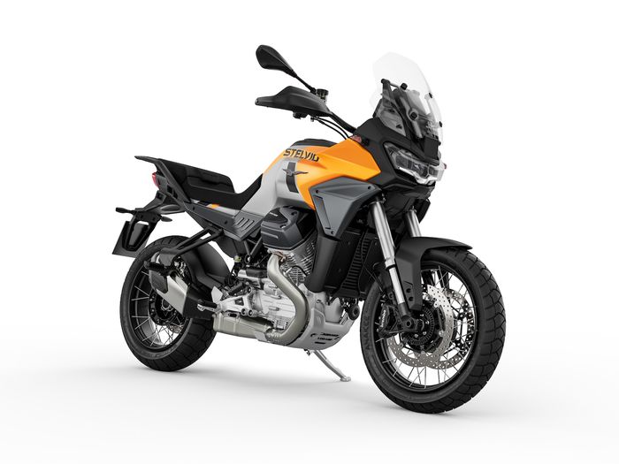 Moto Guzzi Stelvio dibekali mesin 1.042 cc V-twin dengan tenaga 113 dk