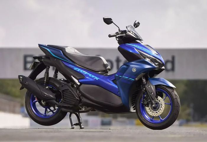 Bentuk bodinya sama persis dengan model Indonesia, hanya berbeda desain striping