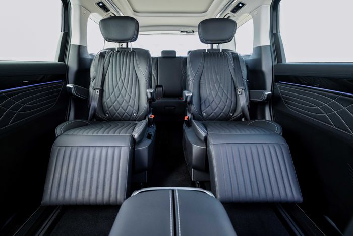 Interior Maxus Mifa 9