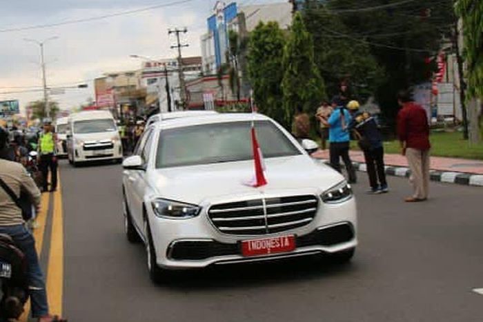 Mobil kepresidenan Prabowo berwarna putih