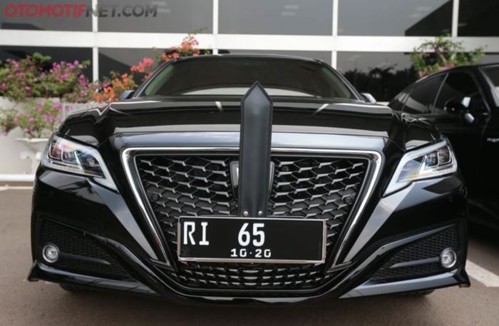 Toyota Crown 2.5 HV G-Exevutive yang dipakai menteri dan wakil menteri di periode kedua kepresidenan Jokowi