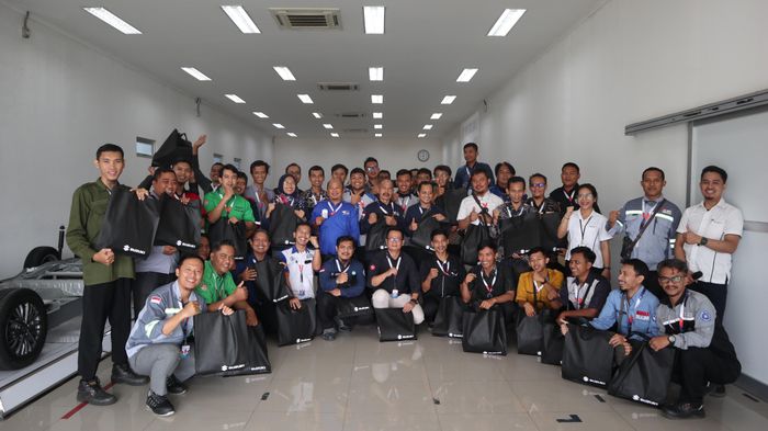 Suzuki beri vokasi pada 111 guru dari 87 SMK di beberapa wilayah Indonesia agar bisa mengimplementasikan pada materi belajar