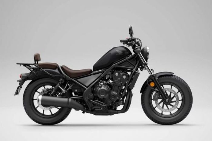 Honda Rebel 500 model 2025 kini dilengkapi sandaran belakang dan jok baru yang lebih nyaman