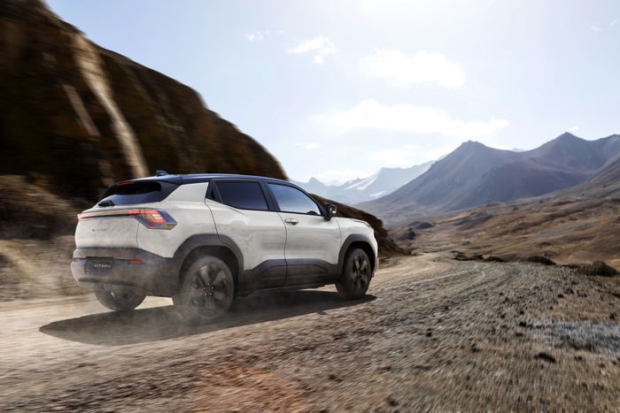 Tampak belakang Suzuki e Vitara, BEV pertama Suzuki