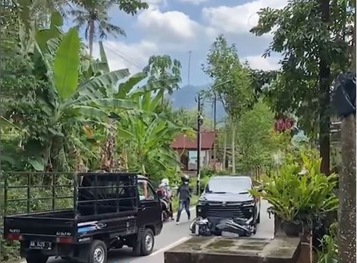 Detik-detik Toyota Avanza menyeret Honda Vario 125 saat diadang dua orang di Kujon Borobudur Magelang