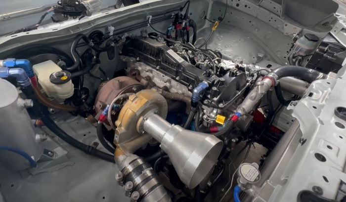 pakai mesin 2.400 cc turbodiesel yang sudah dimodifikasi