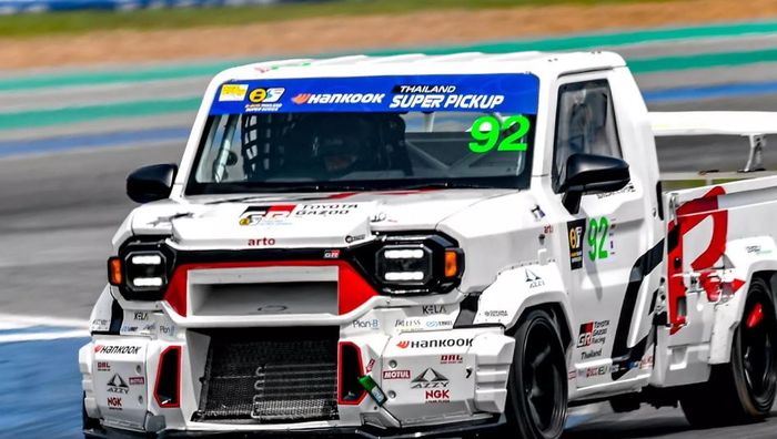 tampilan Toyota Hilux Rangga versi balap di Thailand