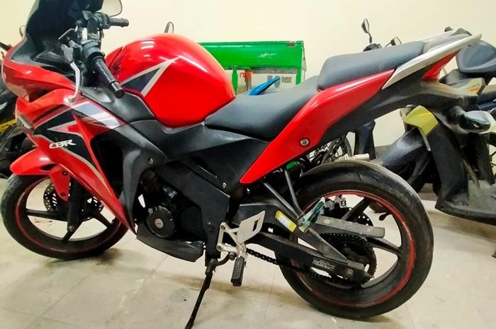 Honda CBR 150 tahun 2012 jadi motor murah yang harganya mulai Rp 4 jutaan.