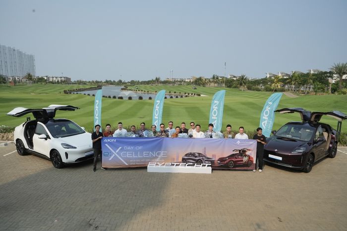 Foto bersama perwakilan 10 kustomer Hyptec HT