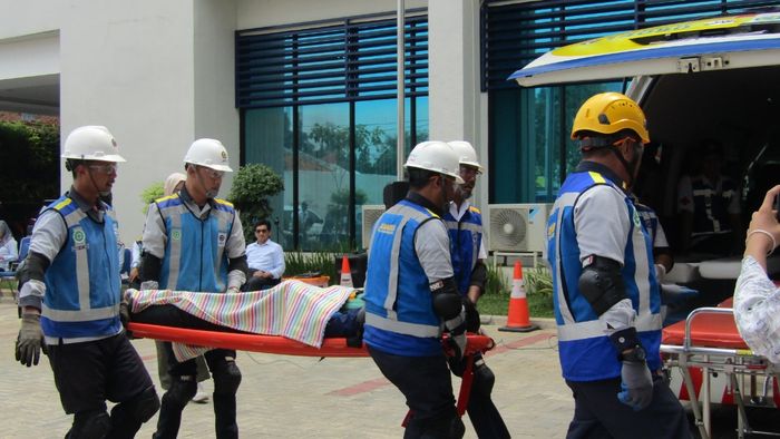 Simulasi penyelamatan Jasamarga ketika ada kecelakaan di tol