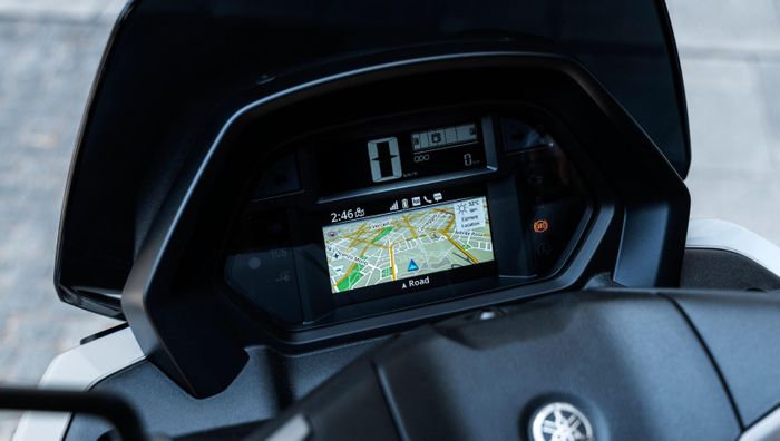 pada varian Tech MAX, diberi sistem navigasi Garmin