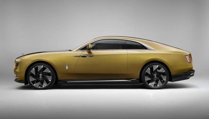 hadir dengan bodi coupe yang aerodinamis