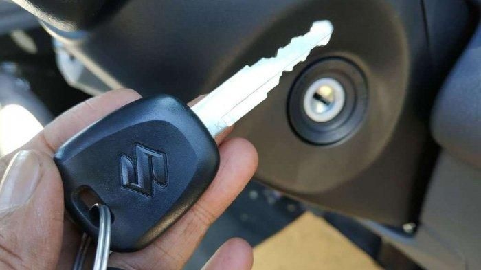 Kunci kontak Suzuki New Carry yang memakai immobilizer