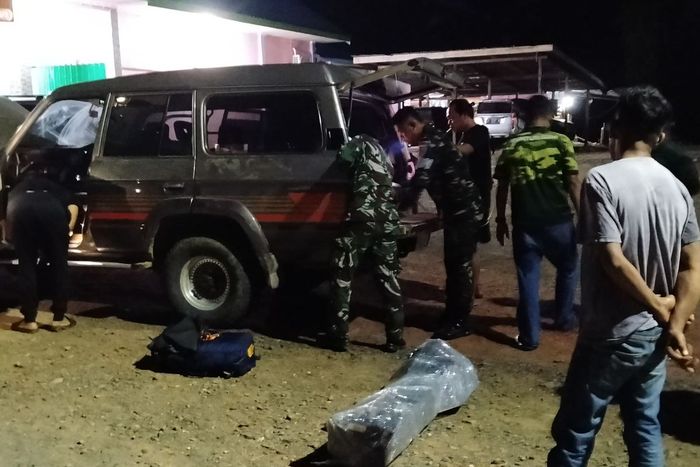 Penyelundupan Toyota Land Cruiser HJ60 asal Malaysia ke Indonesia digagalkan Satgas Pamtas RI-Malaysia, Batalyon Artileri Medan (Yonarmed) 11/Guntur Geni Kostrad