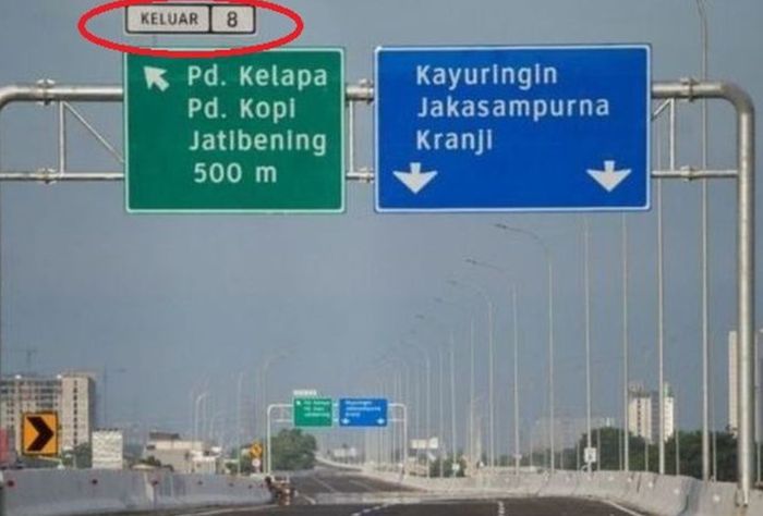 contoh angka di papan penunjuk exit tol