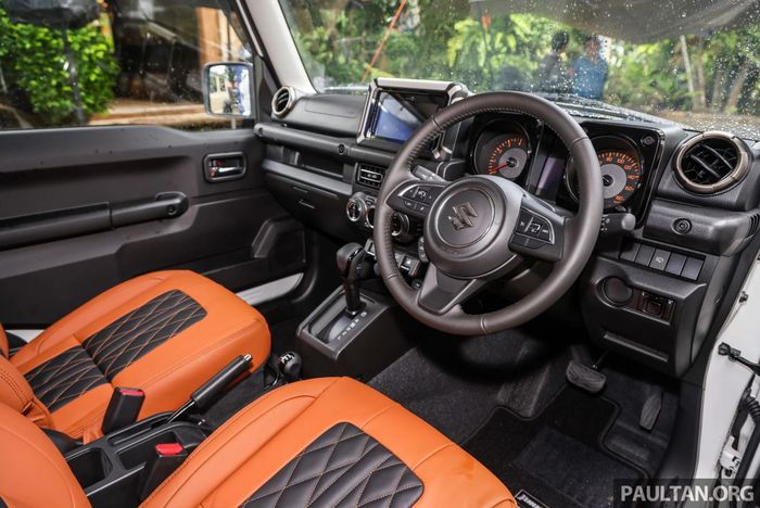 interior Suzuki Jimny Arctic 2024