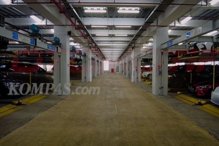 Lokasi parkiran mobil sitaan KPK di Rupbasan Dewi Sartika, Cawang, Jakarta Timur