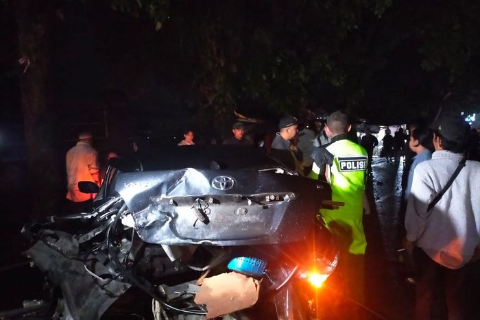 Kecelakaan beruntun 4 mobil, satu motor dan gerobak di Sukaraja, Sukabumi, Jawa Barat