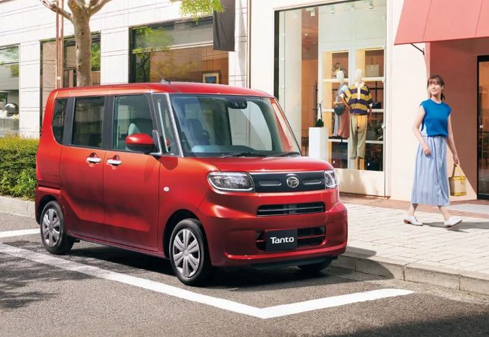 detail tampilan Daihatsu Tanto