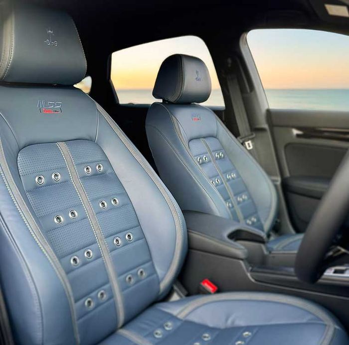 Jok Mitsuoka M55 terasa seperti mobil klasik Amerika.