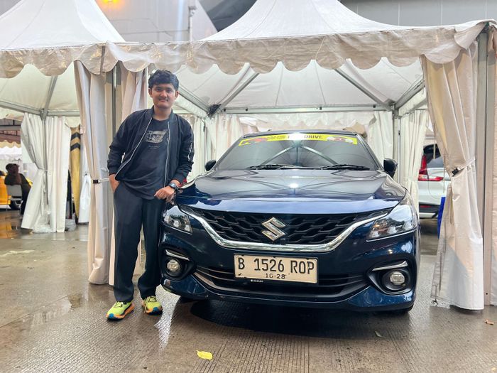 Fadhil, &ldquo;Saya butuh kendaraan stylish namun juga irit bensin. Saya merasa pas dengan Baleno karena memiliki kapasitas bensin 1.500 cc dan cukup irit.