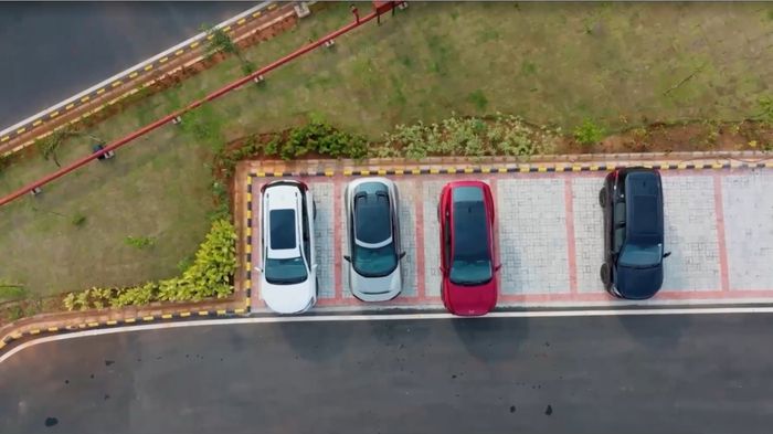 Ilustrasi Mahindra BE 6e parkir secara otomatis.