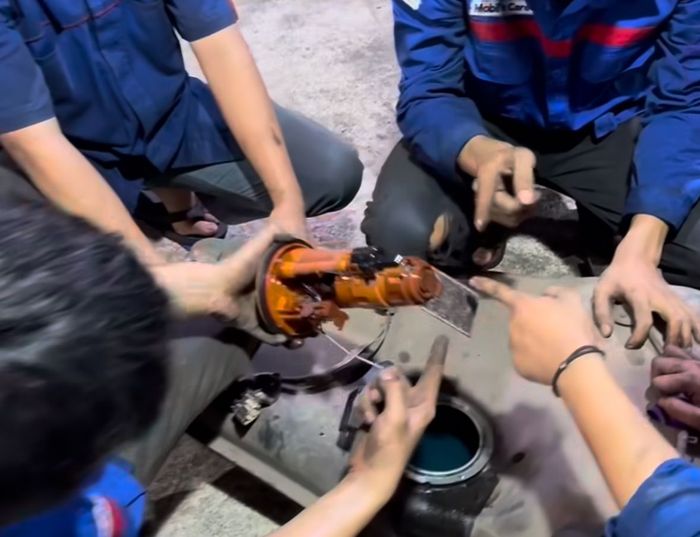 Bengkel ini tangani 17 mobil korban endapan misterius di filter bensin