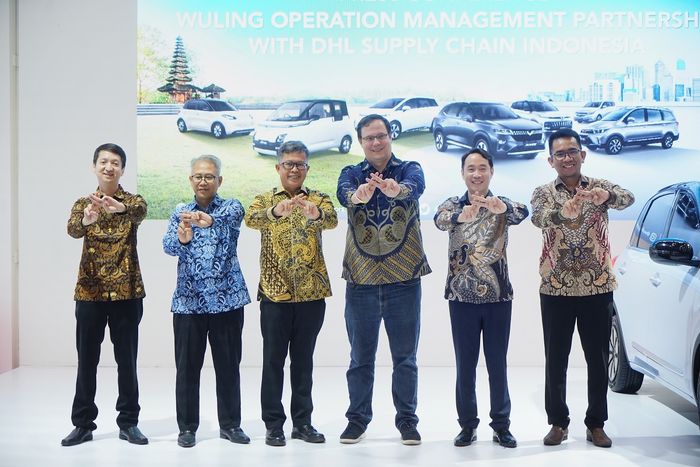 Jajaran Manajemen Wuling Motors dan DHL Supply Chain