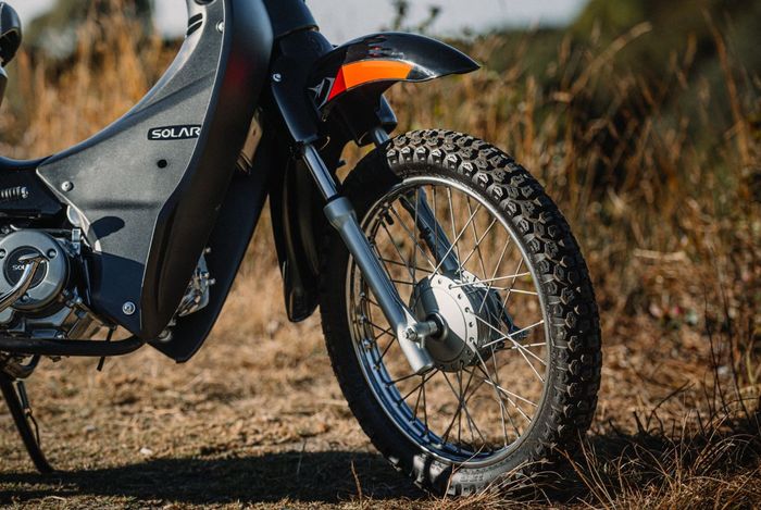 sudah pakai ban dual purpose supaya bisa dipakai di aspal maupun tanah