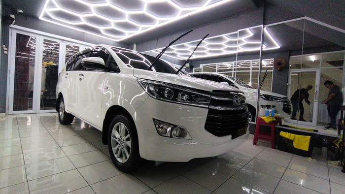 Saat ini XSignature Auto Garage Cibubur lebih fokus ke modifikasi lampu, coating, serta detailing